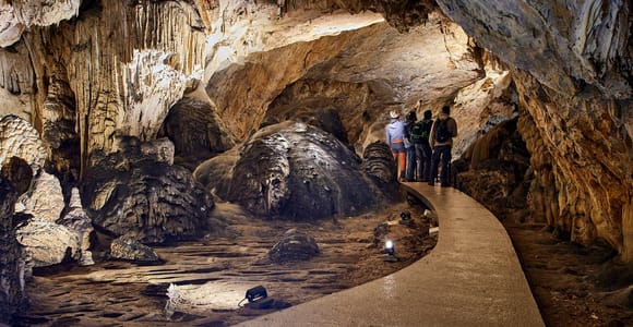 Von Zadar: Cerovačke-Höhlen & Winnetou-Drehorte-Tour