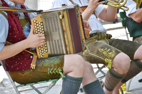 Munich: Oktoberfest Walking Tour with Local Peter incl. Tent and lunch 7P Munich: Secrets, Traditions, Centuries. Peter's Oktoberfest Guided Tour
