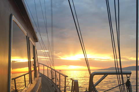 Mykonos : Croisière au coucher du soleil avec dîner léger et boissonsCroisière au coucher du soleil avec prise en charge et retour à l'hôtel