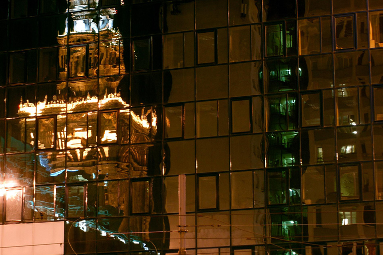 Warsaw: Exclusive city tour with photo session