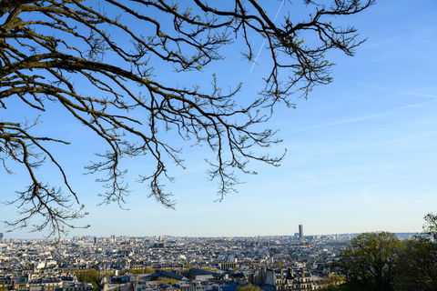 Paris: Experience the romance of Montmartre on a walk with a pro photographer Paris: Experience romance in Montmartre, a walk with a photographer in English
