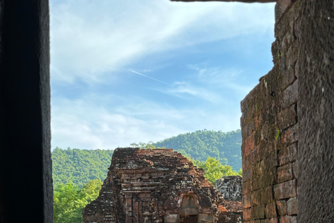 Santuario de My Son y Senderismo de Montaña - PeregrinaciónMi hijo Santuario Viaje de madrugada