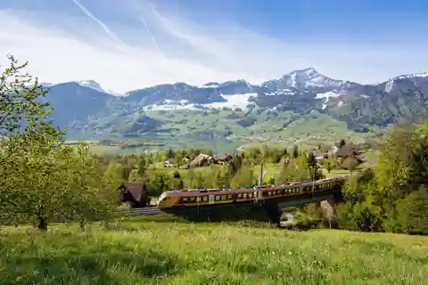 Voralpen-Express: Scenic ride between Rapperswil and Lucerne