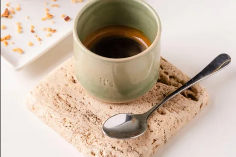 Napolitansk kaffesmagning med bagværk
