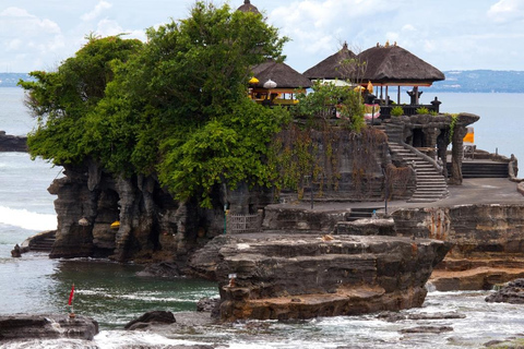 巴厘岛塔曼阿尤恩和塔纳洛特日落之旅