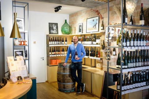 Munich: Private Custom Natural Wine Tasting Experience
