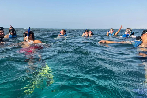 Jeddah: Private Deep Sea Fishing & Bayada Island Reef Swim