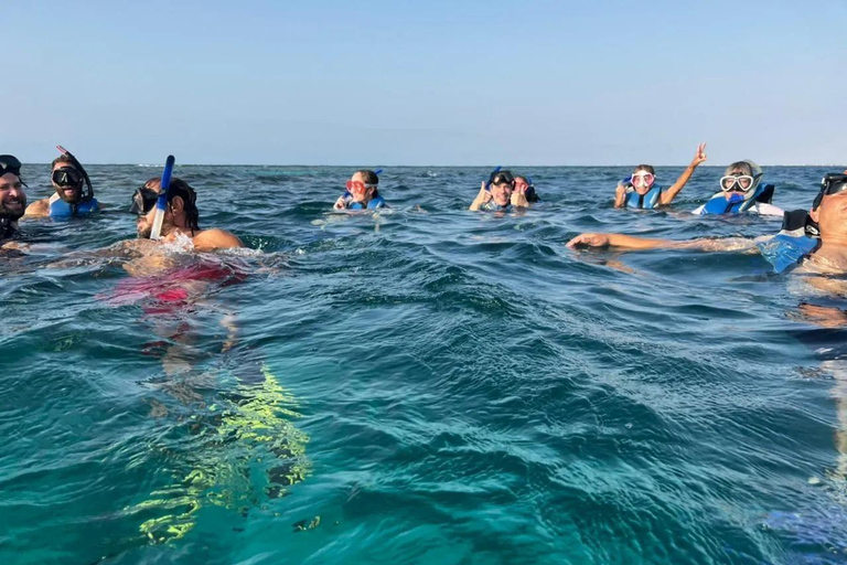 Jeddah: Private Deep Sea Fishing & Bayada Island Reef Swim