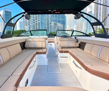 Miami: Private Luxury Boat Charter with a Captain