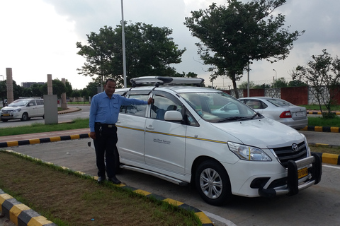 Van Jaisalmer: privé enkele reis Jodhpur-transfer in AC-autoPrivé overdracht