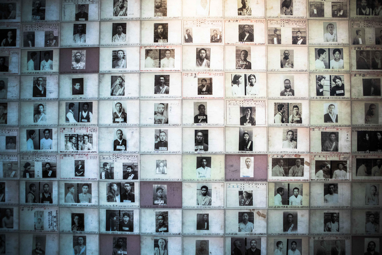 Sangre, Lágrimas e Independencia: Recorrido por la Oscura Historia Colonial de CoreaTour a pie en grupo, encuentro en la salida 5 de la estación de Dongnimmun 9:30 h