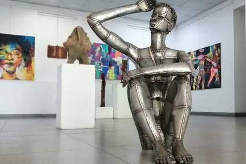 Art and Flavor in Maputo: Núcleo de Arte, Sculptures and Interaction with Artists Art and Flavor in Maputo: Art Center, Sculptures, and Interaction with Artists