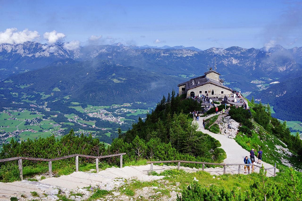 München: Private Tour zum Adlerhorst, Eintritt ins Museum des Zweiten Weltkriegs und Mittagessen
