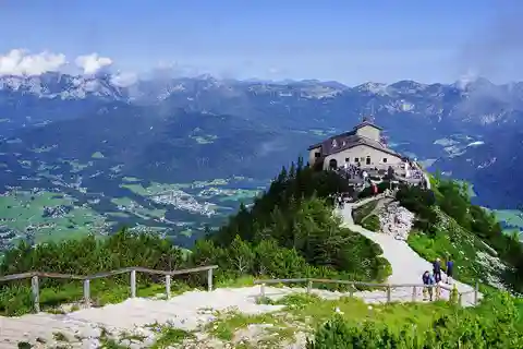 Munich: Private Eagle's Nest Tour, WW2 Museum-Entry & Lunch