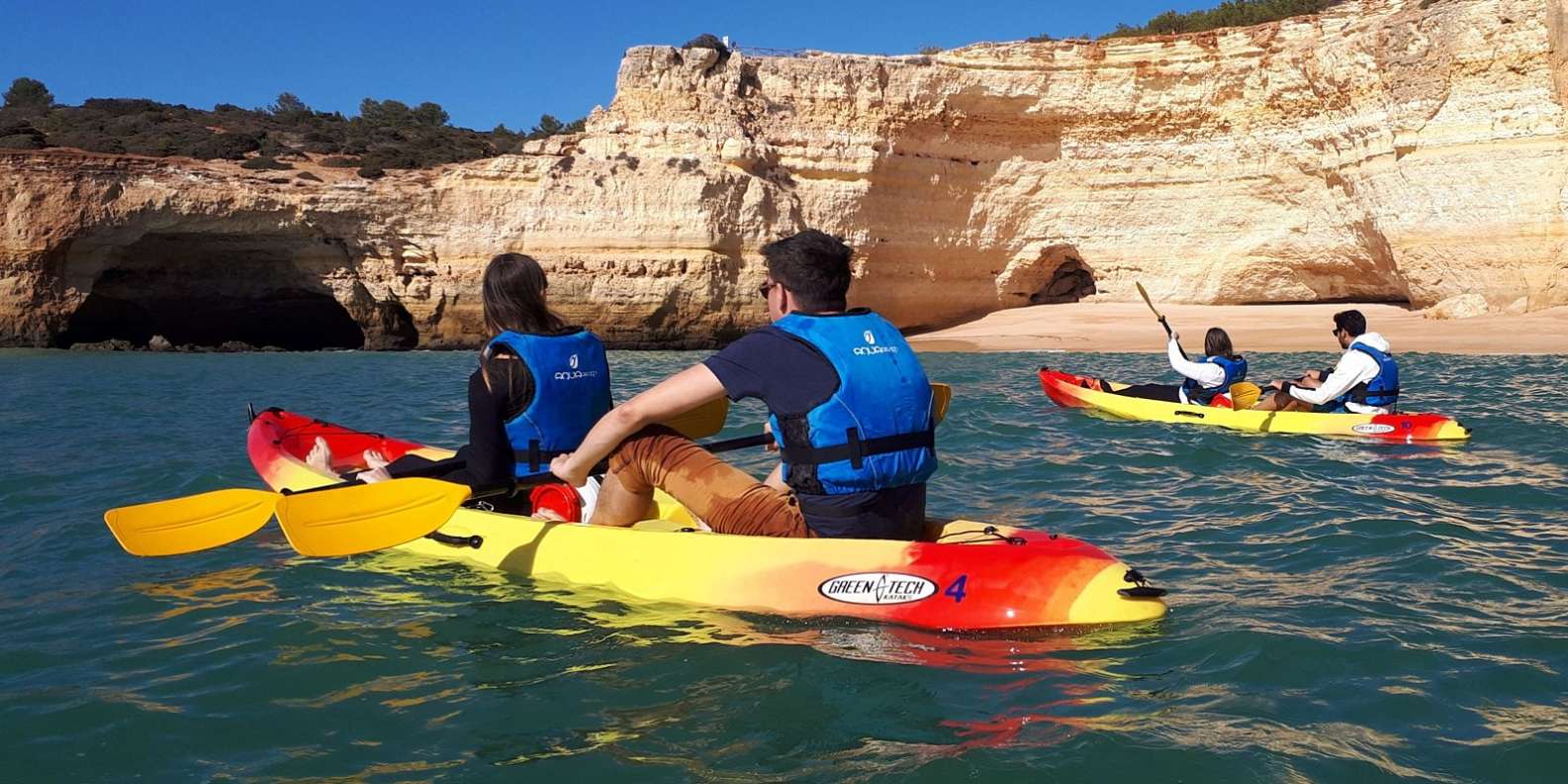 Dronning Mindre Mob Algarve: Benagil-huler og hemmelige steder: Guidet kajak tur | GetYourGuide