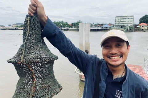 Bangkok: Railway Market & Floating Market Private Tour