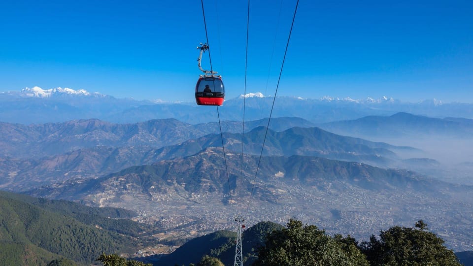 Kathmandu: Chandragiri Hill Kabelbaan en Swayambhunath Tour | GetYourGuide