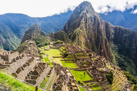 Depuis Cuzco : excursion d'une journée en groupe au Machu PicchuExcursion au Machu Picchu avec train Expedition standard ou le train Voyager