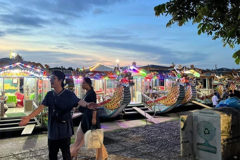 Night Food Tour & Folk Music on Perfume River in Hue