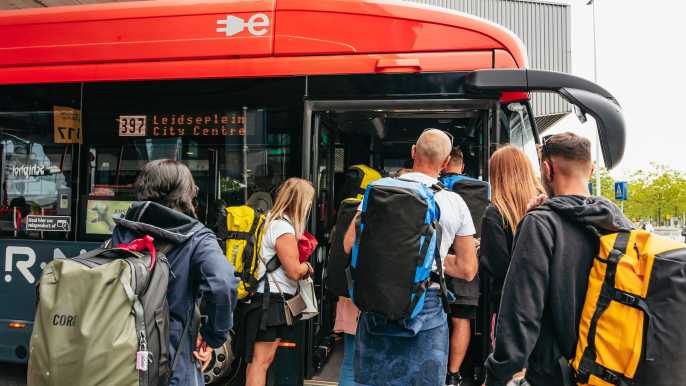 Amsterdam: Traslado al aeropuerto en autobús exprés desde/hasta el centro de la ciudad