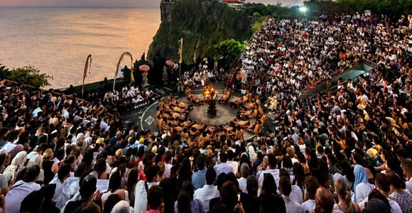 Bali: Uluwatu Temple Walking Tour with Sunset Kecak Show
