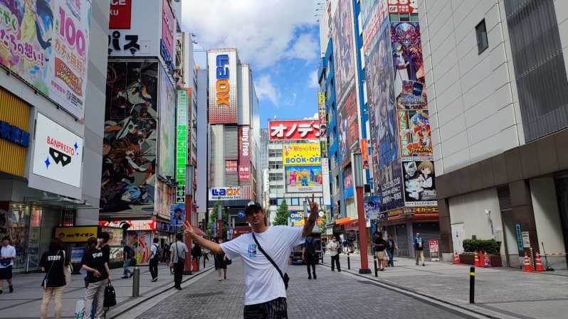 Recorrido por Akihabara: ¡Experimenta el Maid Cafe, el Anime y los Juegos!