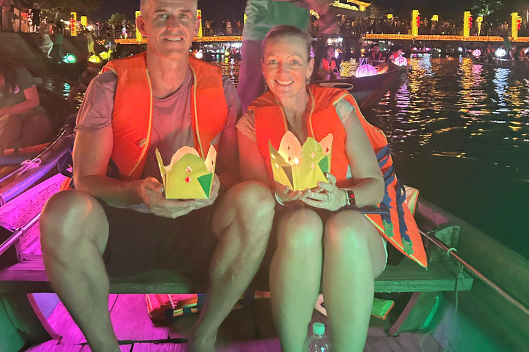 Hoi An: Guided Evening Food Tour w/ Lantern and River Boat