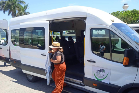 Flughafen Cancun: Hin- und Rückfahrt oder einmaliger Transfer nach AkumalFlughafen Cancun: Hin- und Rücktransfer nach Akumal