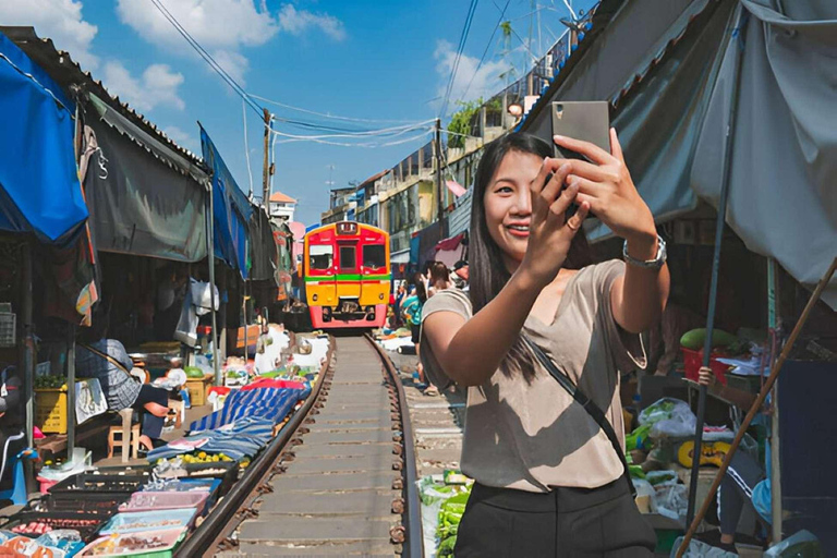 From Bangkok: Floating Market & Railway Market Private Tour