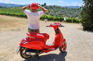 Florenz: Vespa-Tour mit Weingutbesuch und Mittagessen