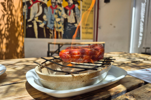 Tour gastronómico em pequenos grupos em Lisboa: coma e beba como um localTour gastronómico com guia inglês