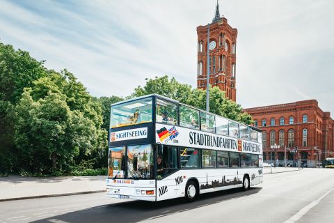 ベルリン：生解説付き乗り降り自由のバス ツアー