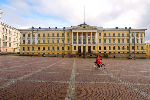 Helsinki: Guided Walking Tour of the Must-Sees with a French-Speaking Live Guide