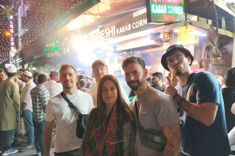 Mercado nocturno y comida callejera en Delhi (medio día, guiado por mujeres)Mercado de día y comida callejera en Delhi (medio día, guiado por mujeres)