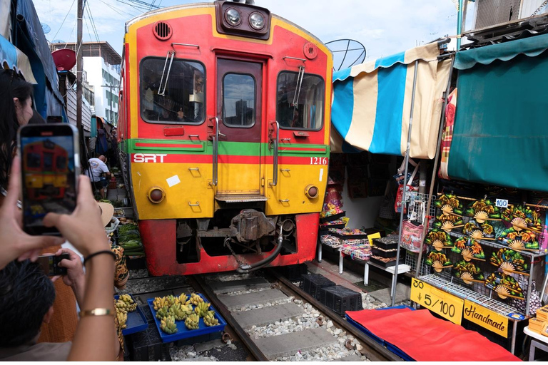 Damnoen Saduak Floating Market & Train Market Tour