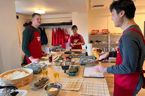 Tokio: Clase de cocina de sushi con degustación de sake