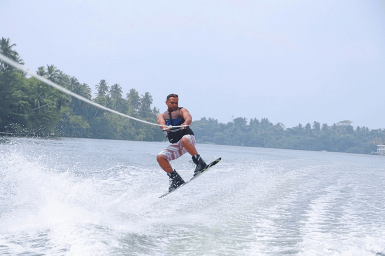 Bentota: Water Skiing and Wakeboarding with Instructor 30-Minute Beginner Lesson (Learner)
