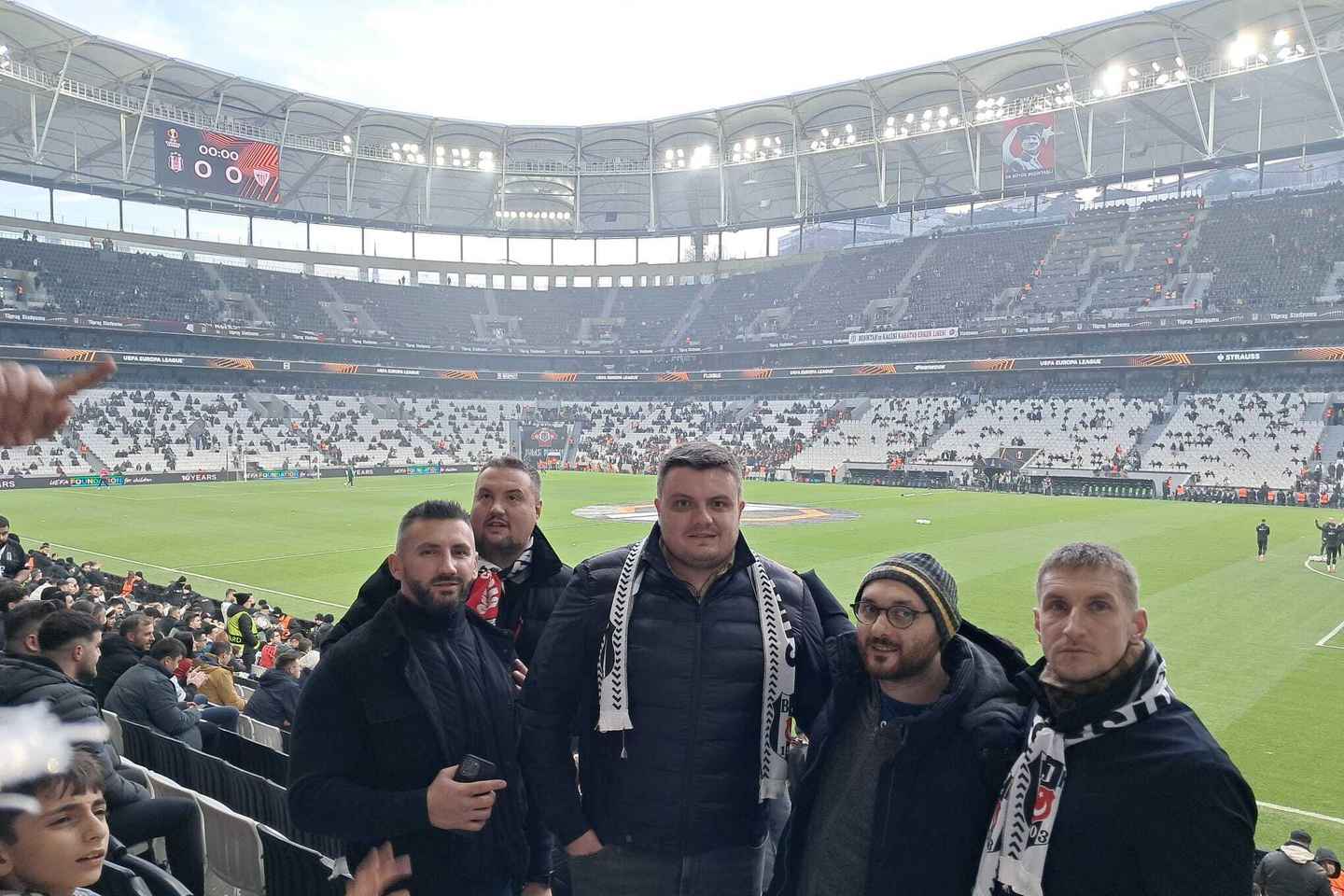 Istanbul: Enjoy a football match day experience with Local