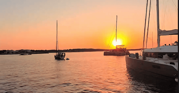 Valencia: 3-Hour Sunset Catamaran Cruise with Champagne and Snacks