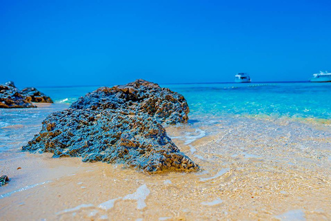 Hurghada: Paradise Island Yacht Cruise, Lunch &amp; Snorkeling