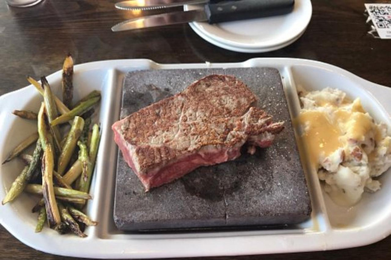 Niagara Falls, USA: Day & Night Small Group Tour with Dinner Shared Tour