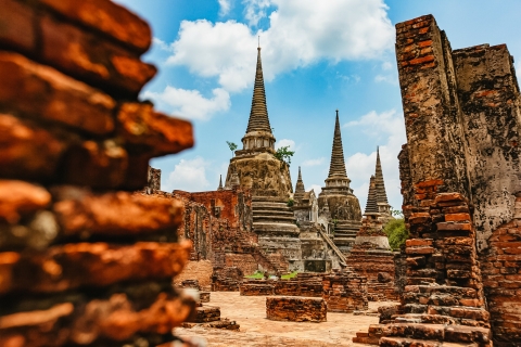 Bangkok: templos de Ayutthaya y almuerzo en grupo reducidoRecogida en el hotel y traslado de ida al punto de encuentro