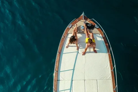 Polignano: Exclusive 2-hour boat ride with aperitif