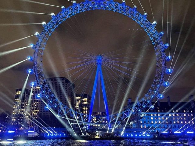 Visit London New Year's Dinner River Cruise with Unlimited Drinks in London