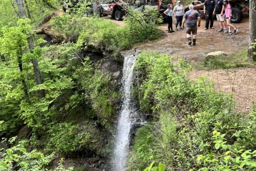 Combs: UTV-Tour mit Guide durch die Ozark Mountains. Foto: GetYourGuide Combs: UTV-Tour mit Guide durch die Ozark Mountains. Foto: GetYourGuide