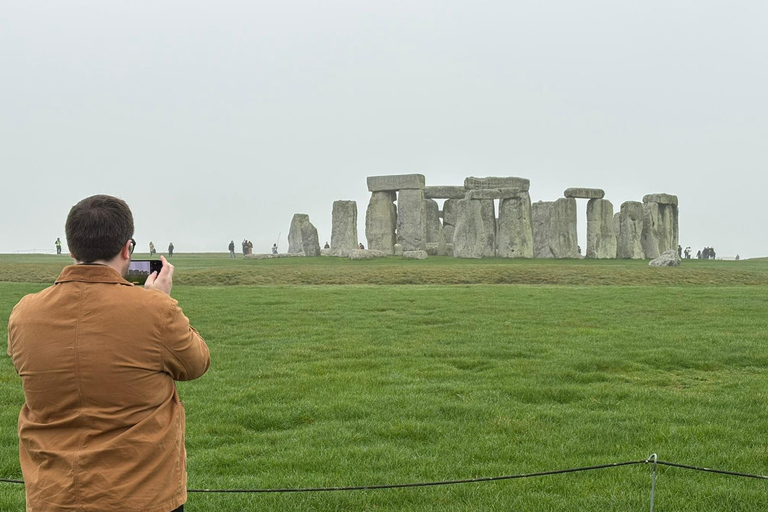 From London: Stonehenge and Windsor Castle Guided Day Trip Stonehenge & Windsor Entry