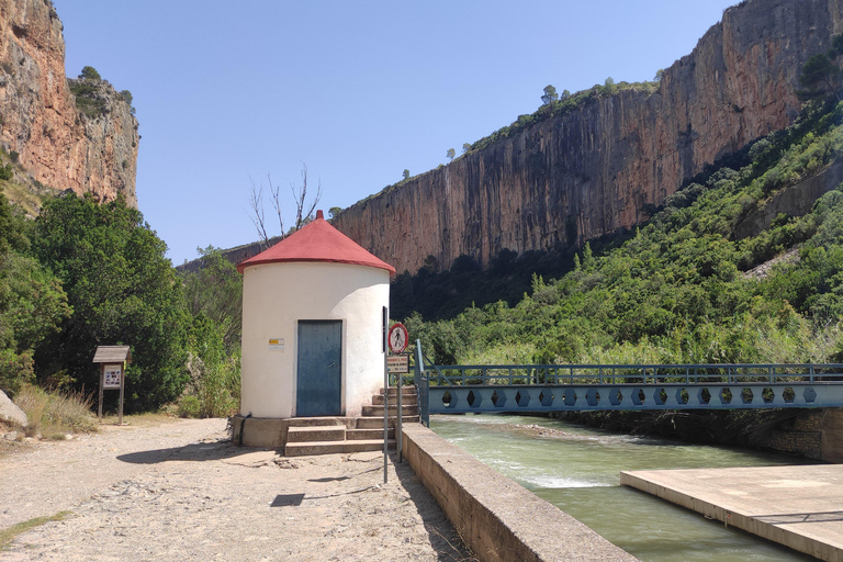 From Valencia: Excursion to Chulilla + hike and kayak tour on the lake From Valencia: Excursion to Chulilla + hike and kayaking tour on the lake