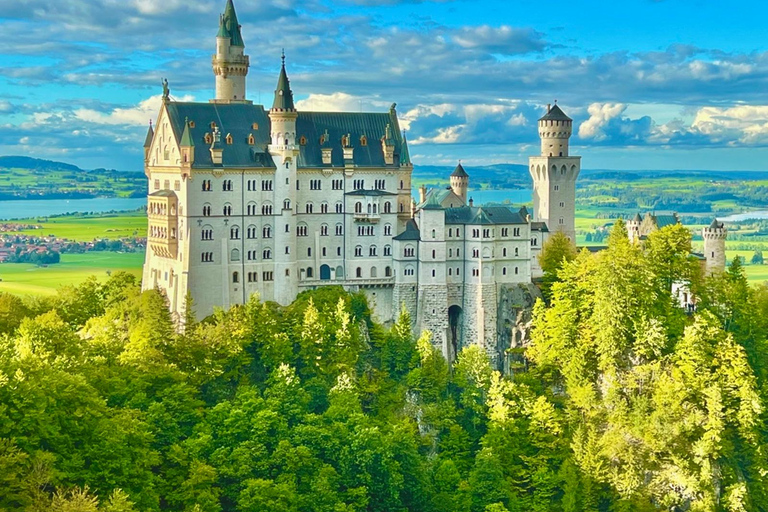 Excursión a Neuschwanstein desde Múnich en furgoneta de lujo para 6 personas con conductor privado