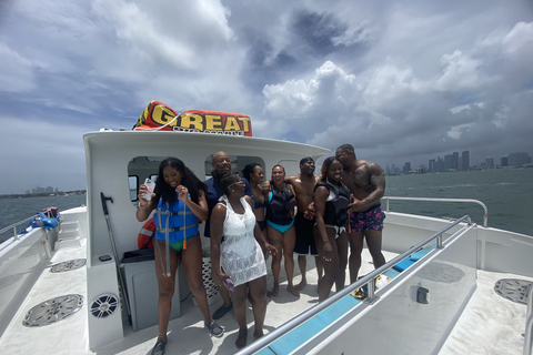 Miami: Day Boat Party with Jet Ski, Drinks, Music & Tubing Tour with Gas & Marina Fees