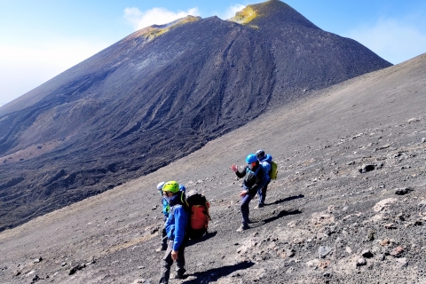 Excursión a los Cráteres de la Cumbre del EtnaVisita en grupo